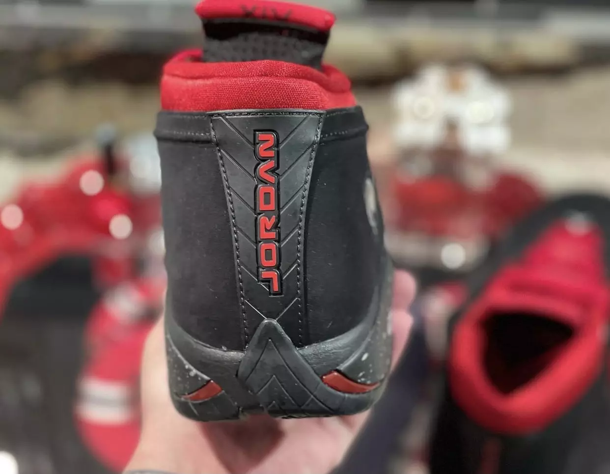 Червило Air Jordan 14 Low Red DH4121-006 Дата на издаване