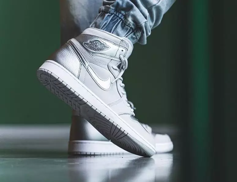 Air Jordan 1 Japan Silver 555088-029 Data e publikimit në këmbë