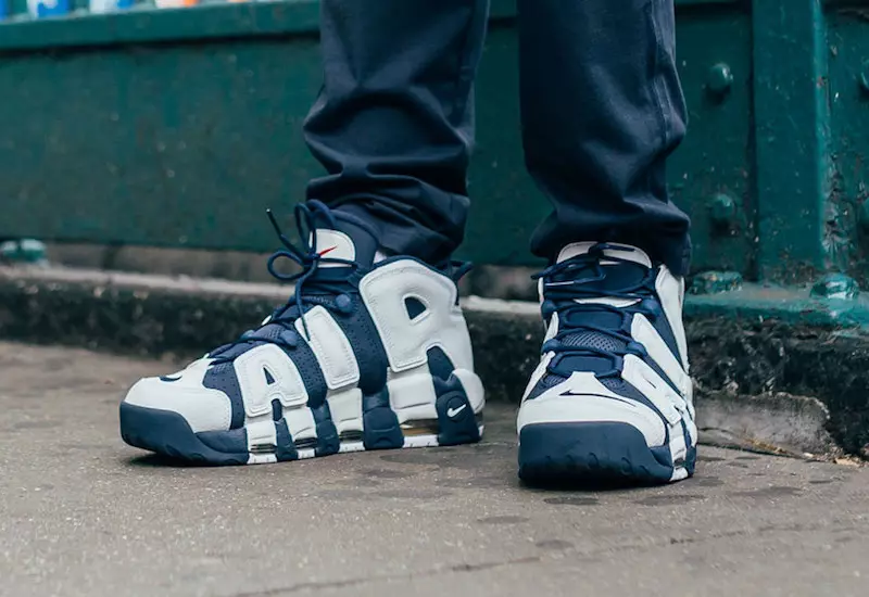 Nike Air More Uptempo olympique sur les pieds