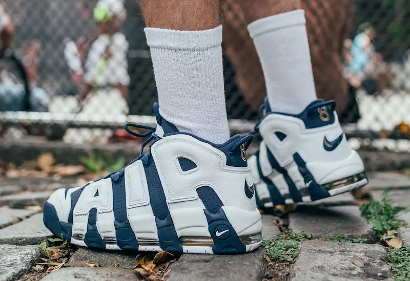 Nike Air Lisää Uptempo Olympic Jaloissa