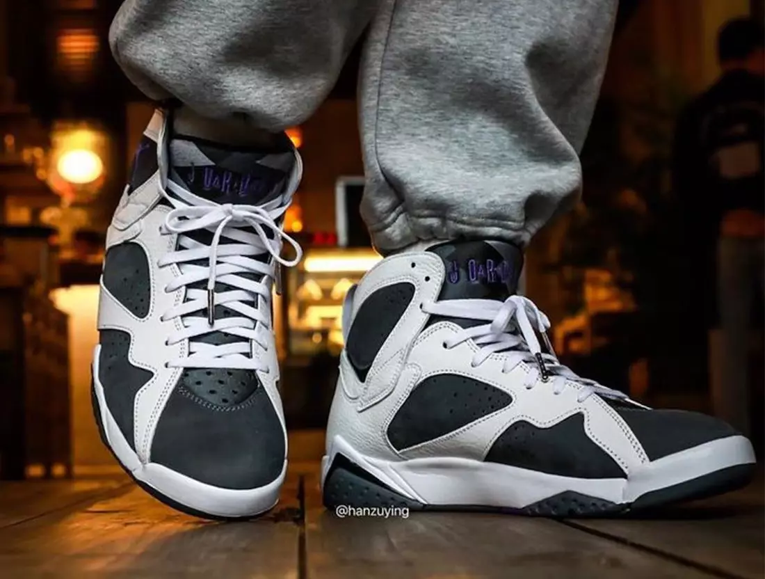 Air Jordan 7 Flint 2021 CU9307-100 Дата випуску на ногах