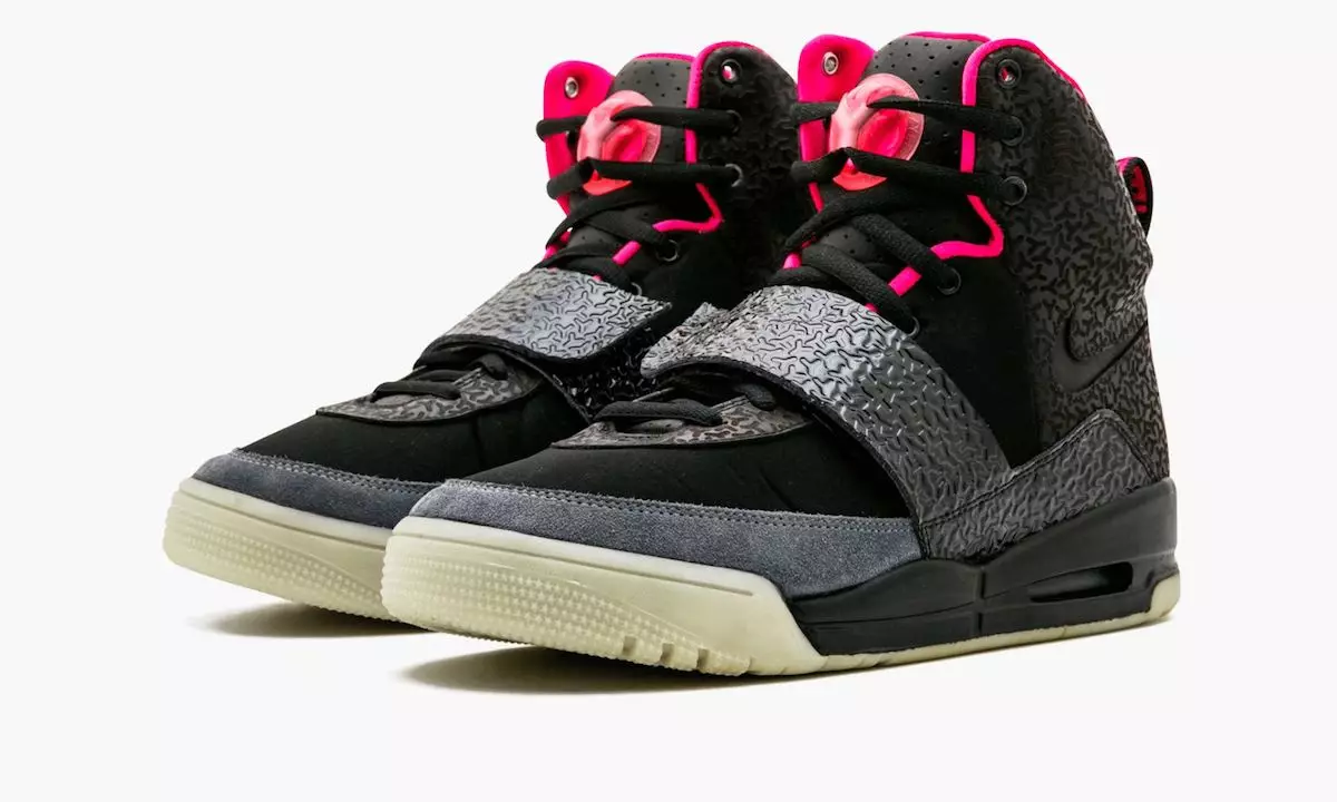 Nike Air Yeezy Göz Kırpma