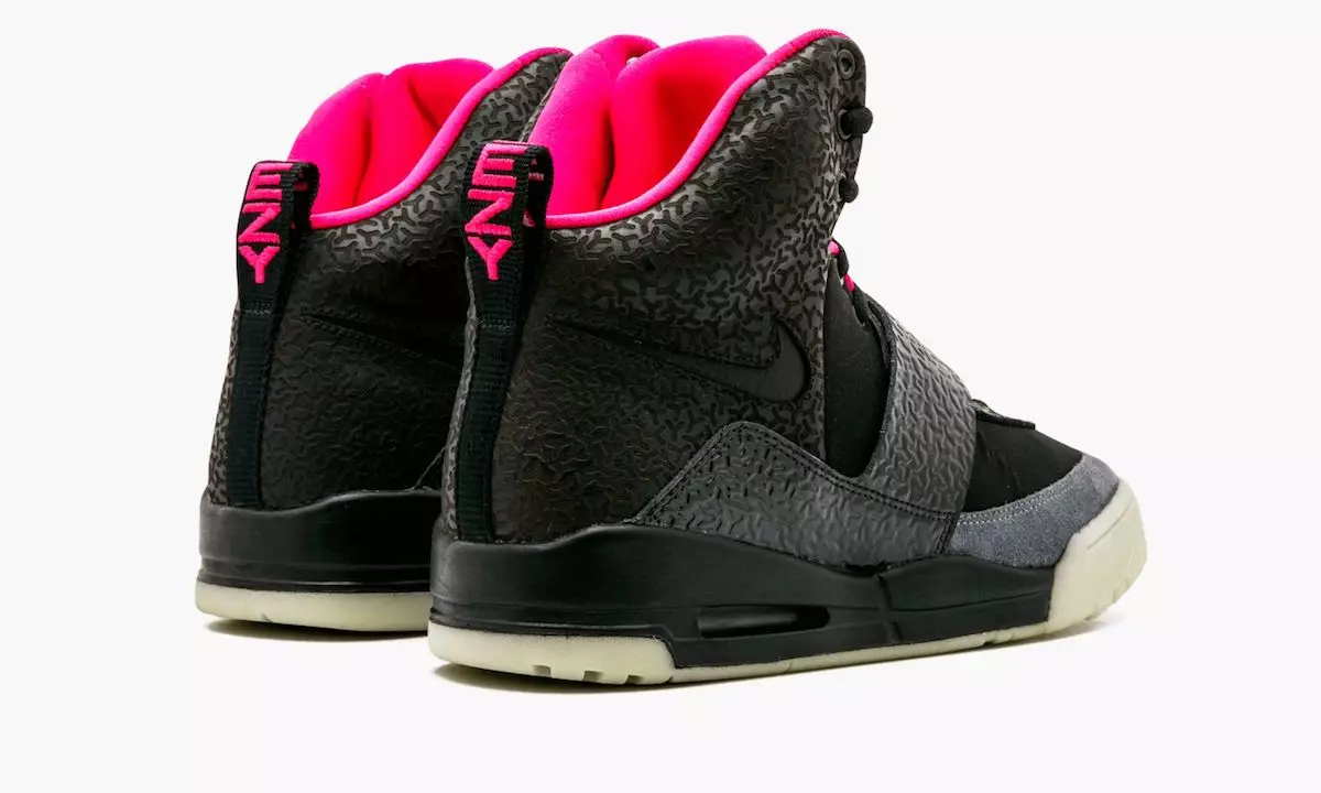 Nike Air Yeezy Göz Kırpma