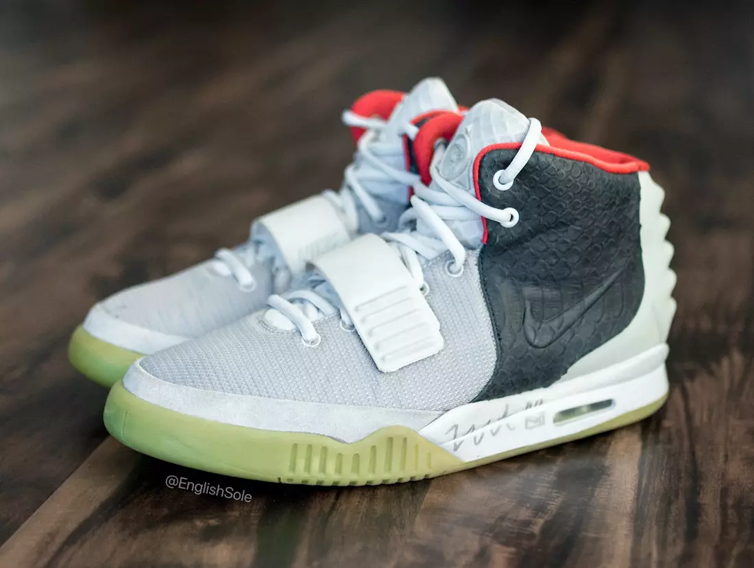 Nike Air Yeezy 2 Mismatch Sample