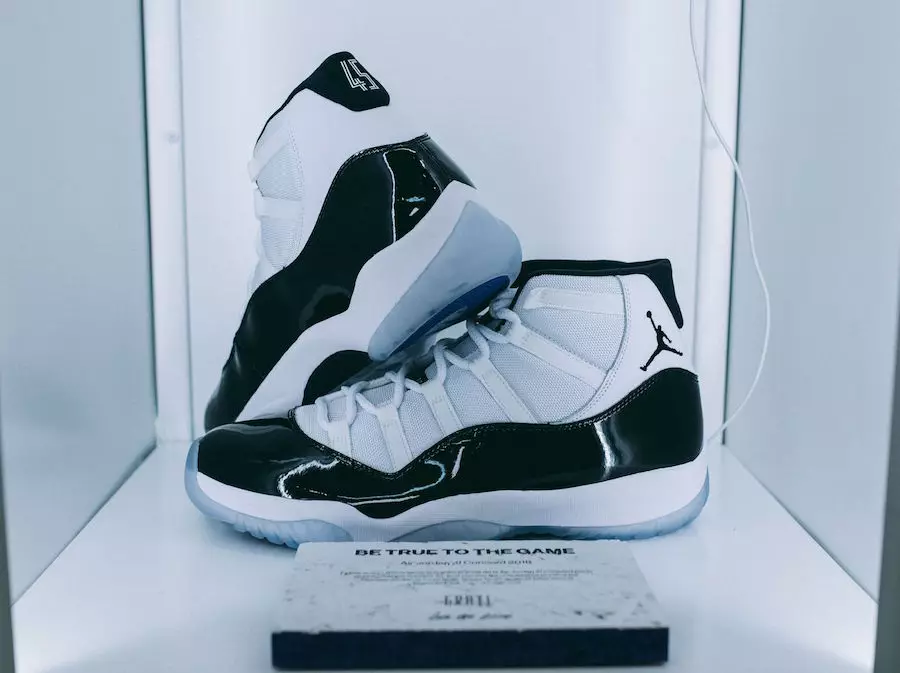 Sneakersnstuff „Air Jordan 11 Concord Grail“ turas