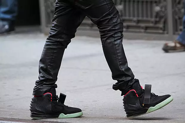 Спортивная одежда Nike Air Yeezy 2