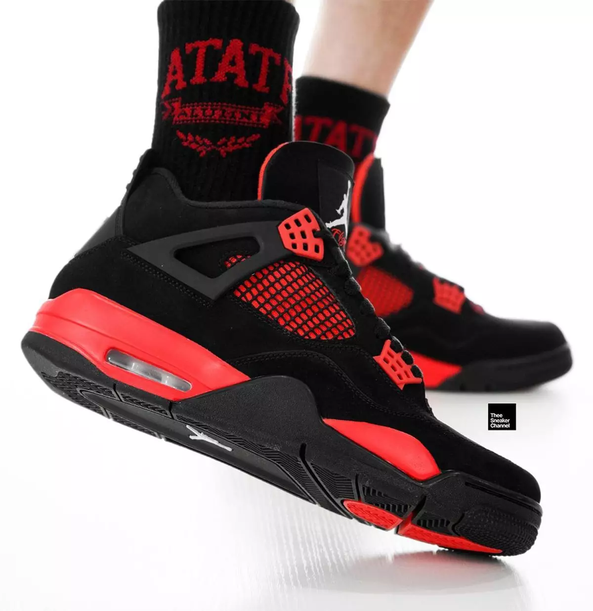 Air Jordan 4 Red Thunder CT8527-016 na nožičkách