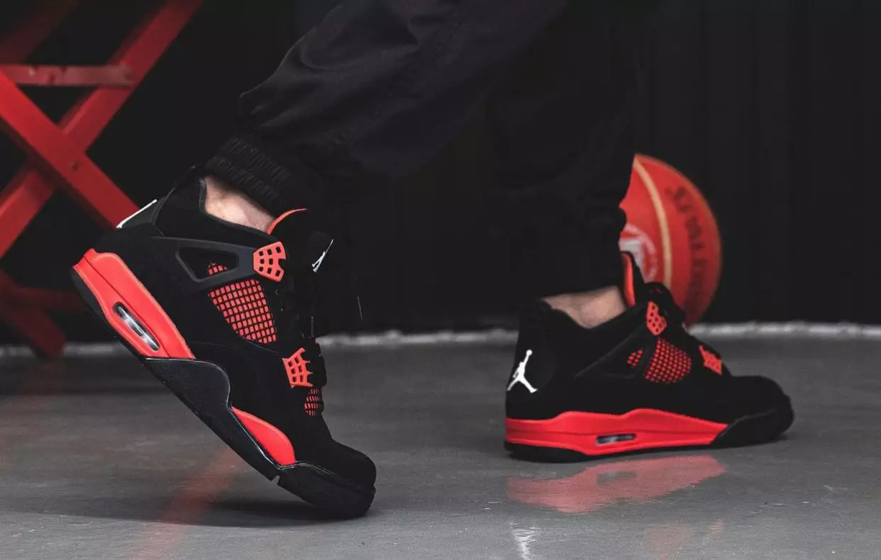 Air Jordan 4 Red Thunder CT8527-016 На крака