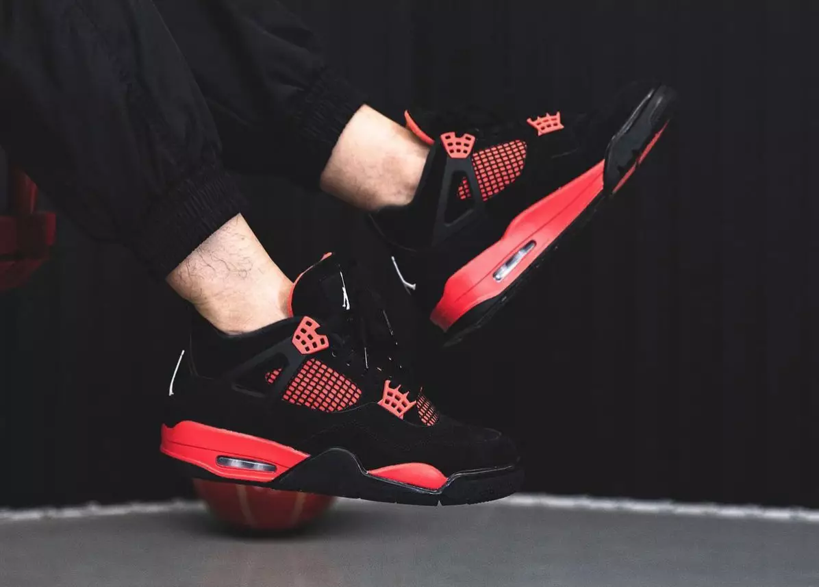 Air Jordan 4 Red Thunder CT8527-016 në këmbë