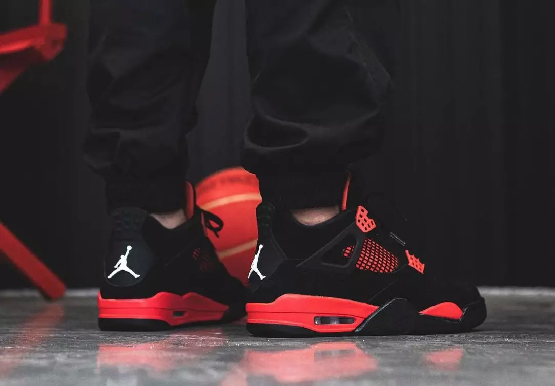 Air Jordan 4 Red Thunder CT8527-016 Op Voeten