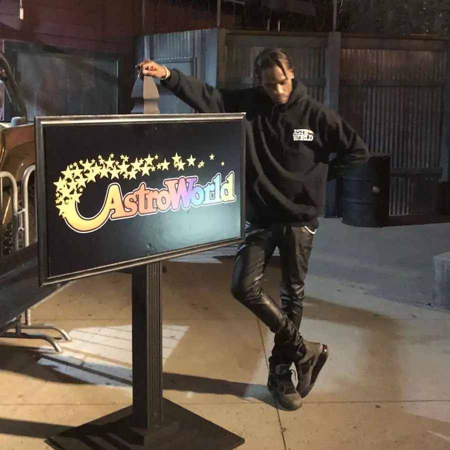 Travis Scott x Air Jordan 4 To'q kulrang qora