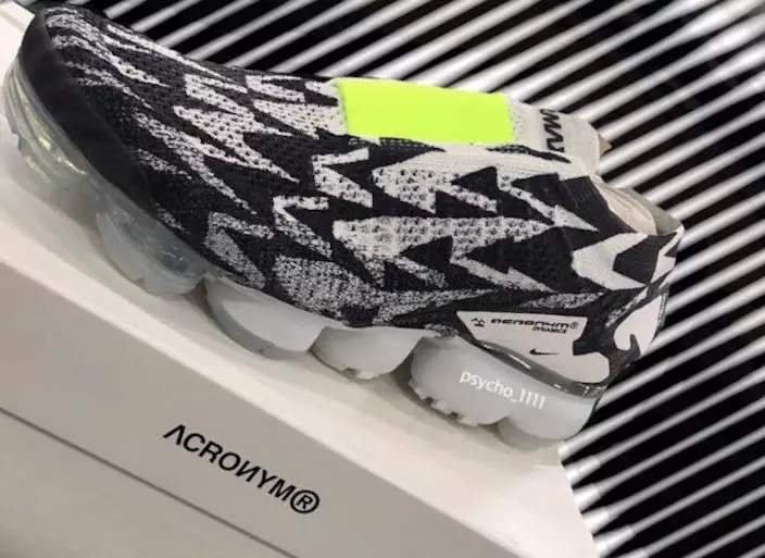 ACRONYM x Nike VaporMax Moc 2 AQ0996-001