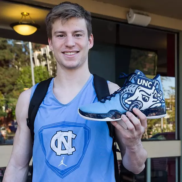 حذاء اير جوردان XX9 UNC Tar Heels PE