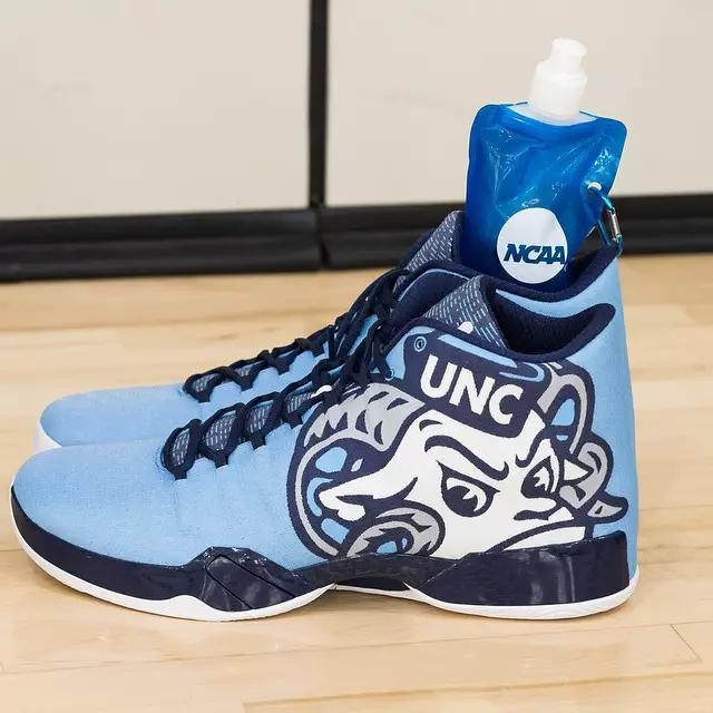 حذاء اير جوردان XX9 UNC Tar Heels PE