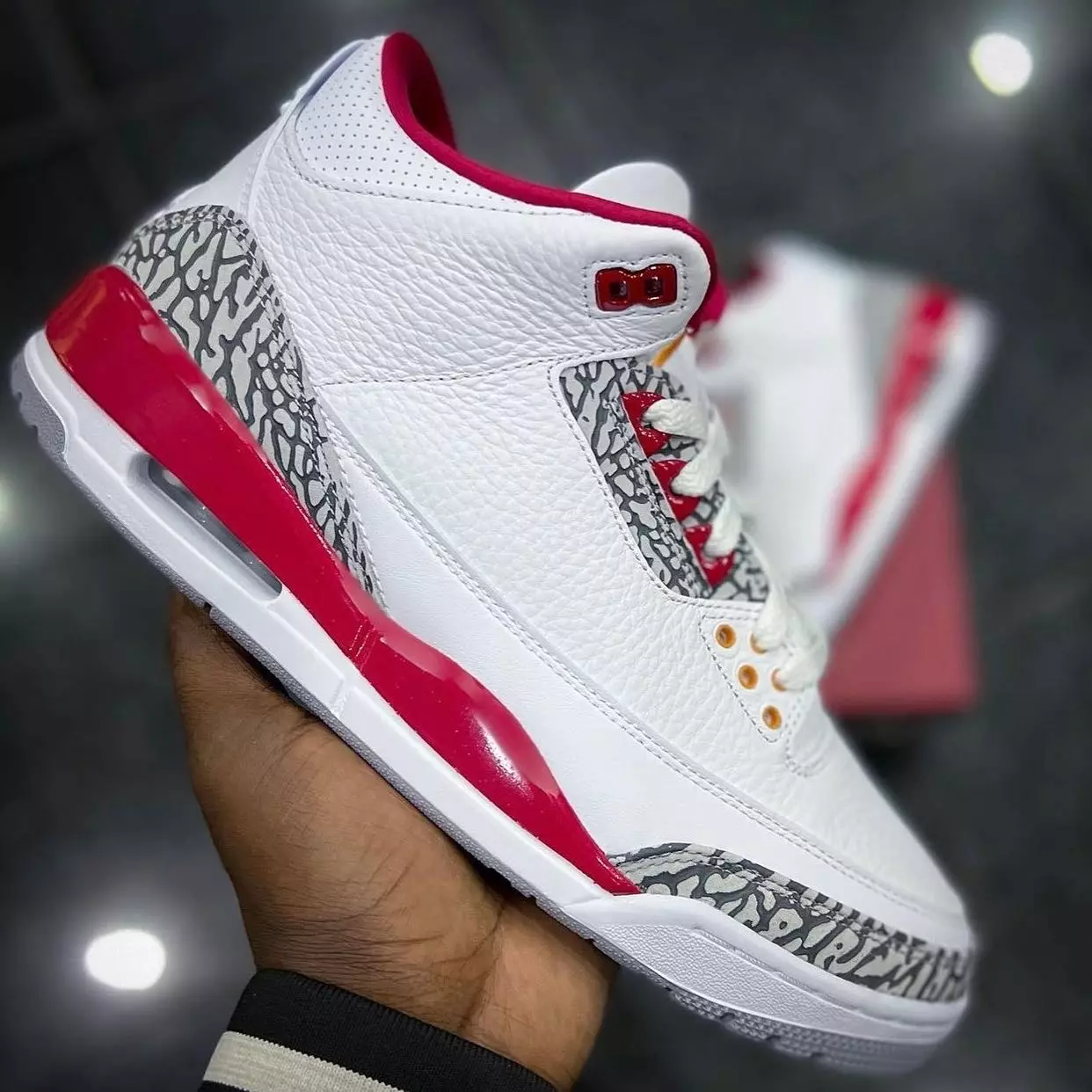 Air Jordan 3 Cardinal CT8532-126 Data de llançament a la mà