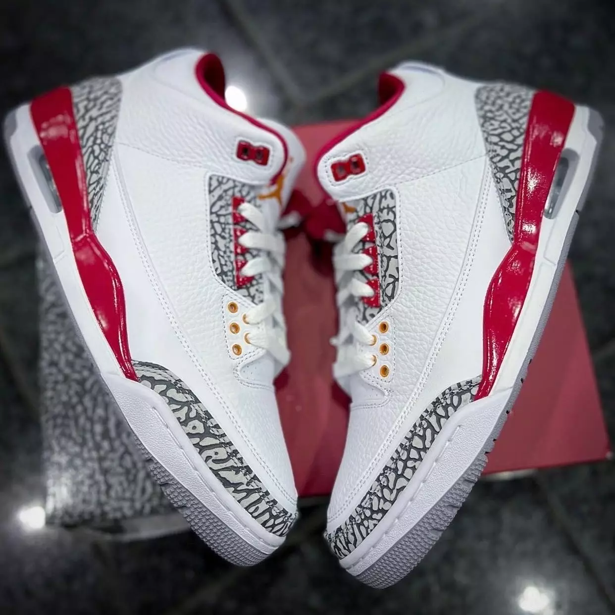 Air Jordan 3 Cardinal CT8532-126 Chiqarilgan Sana Qo'lda