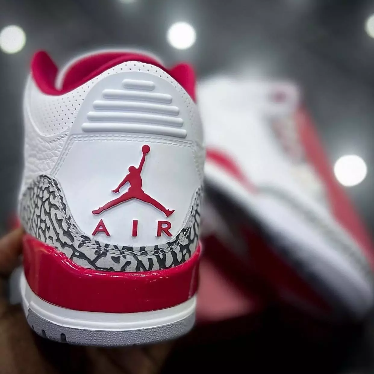 Air Jordan 3 Cardinal CT8532-126 Data lansării în mână