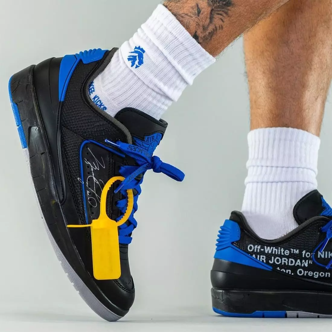 Off-White Air Jordan 2 Basso Nero Blu DJ4375-004 Data di rilascio sui piedi