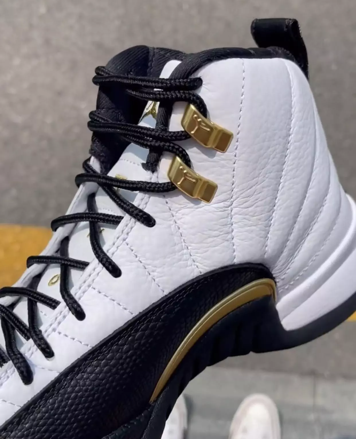 تاریخ انتشار Air Jordan 12 Royalty CT8013-170 در دست است