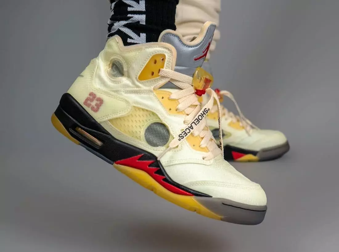 Off-White Air Jordan 5 Sail Fire Red Datum vydání DH8565-100 On-Feet