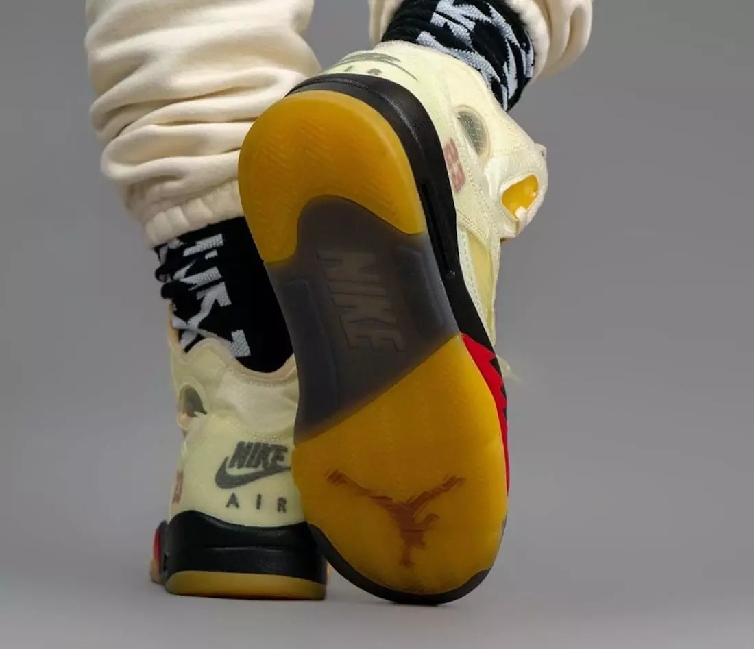 Off-White Air Jordan 5 Sail Fire Red Väljalaskekuupäev DH8565-100 On-Feet