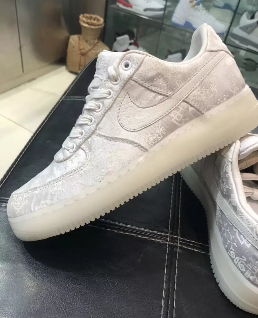 Сгусток Nike Air Force 1 AO9286-100