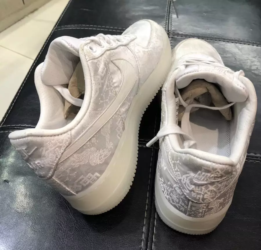 Сгусток Nike Air Force 1 AO9286-100