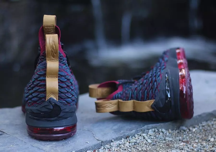 Dáta Eisiúna Nike LeBron 15 New Heights