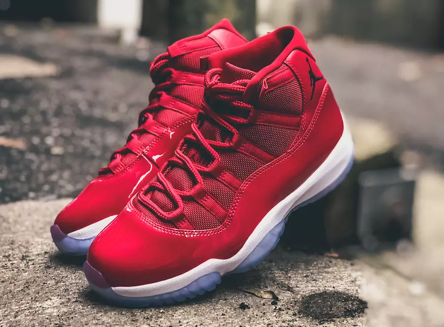 Air Jordan 11 giành chiến thắng như 96 Chicago Red