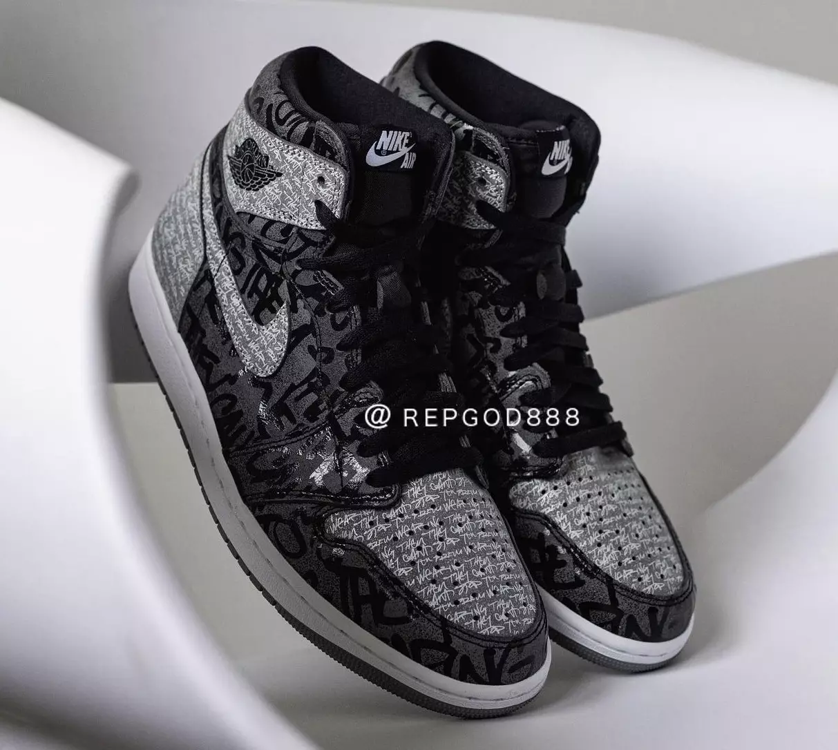 Air Jordan 1 Rebellionaire bannaður 555088-036 Verðlagning á útgáfudegi