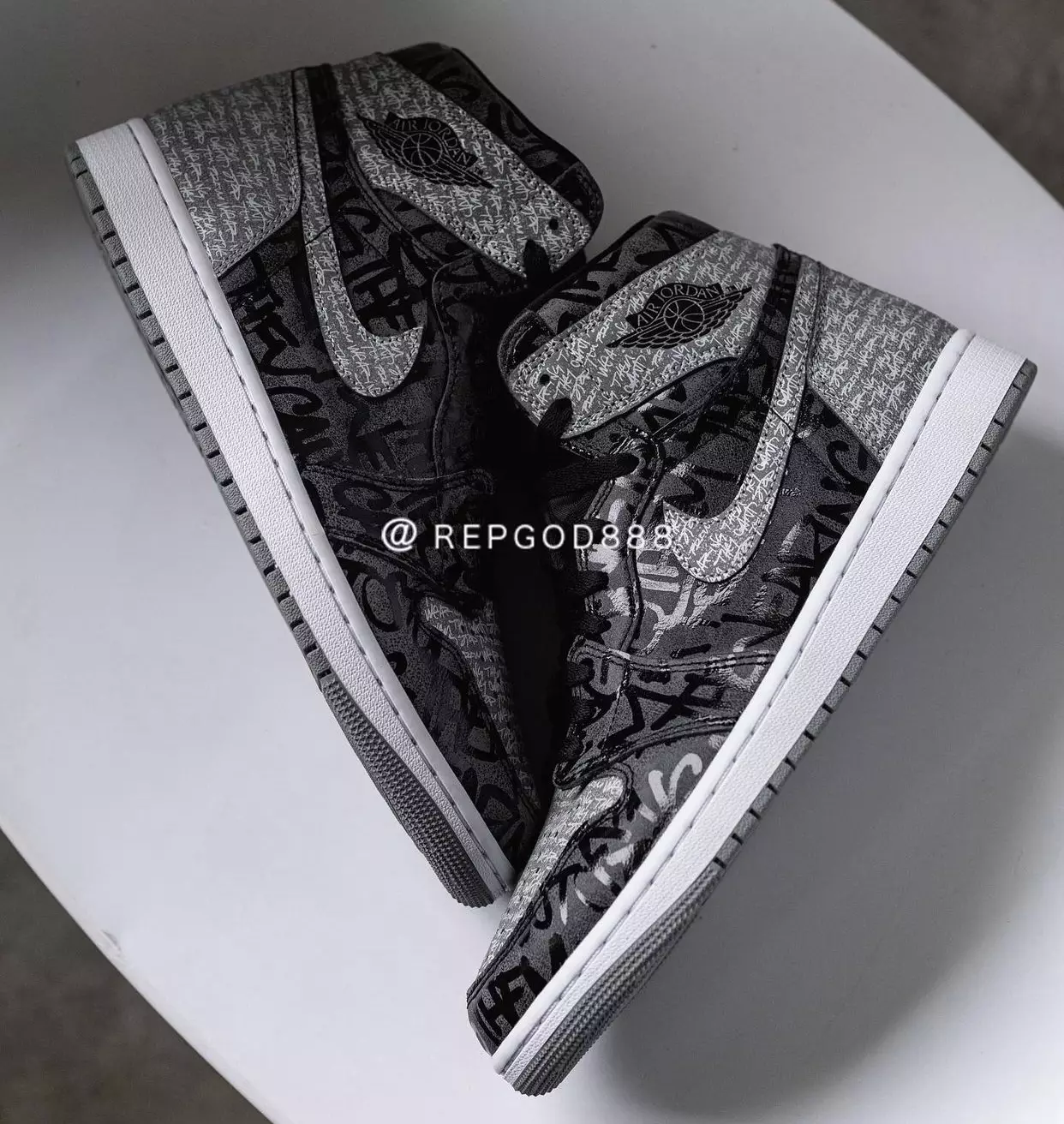 Air Jordan 1 Rebellionaire-г хориглосон 555088-036 Гарсан огнооны үнэ