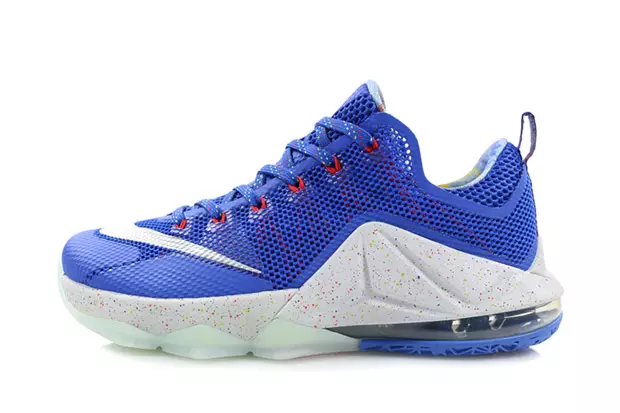 Подробен поглед върху Nike LeBron 12 Low LTD