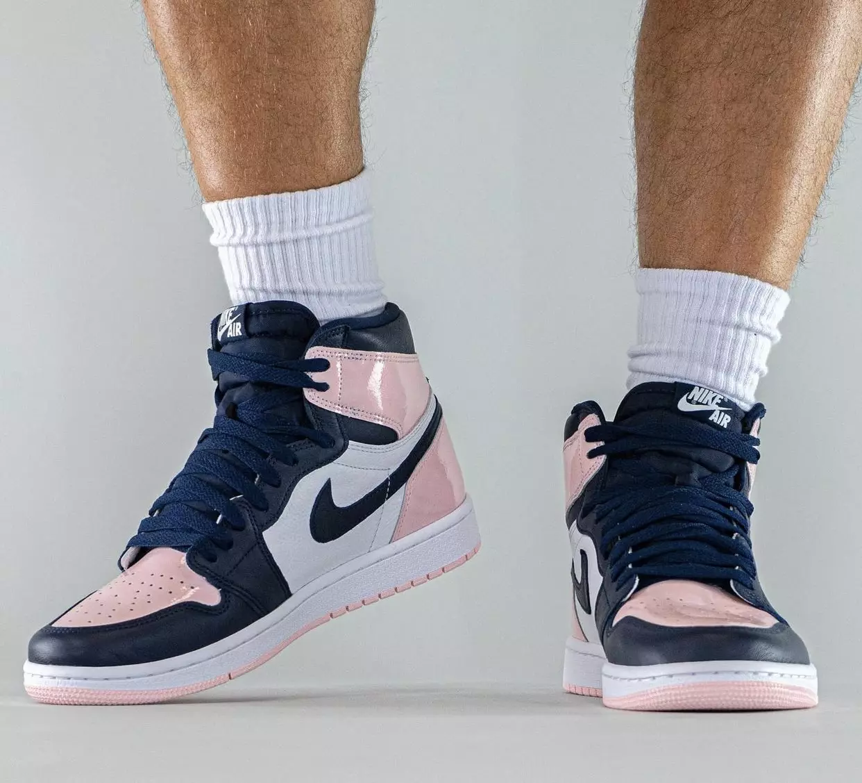 Air Jordan 1 Bubblegum Atmosphere DD9335-641 תאריך יציאה על הרגליים