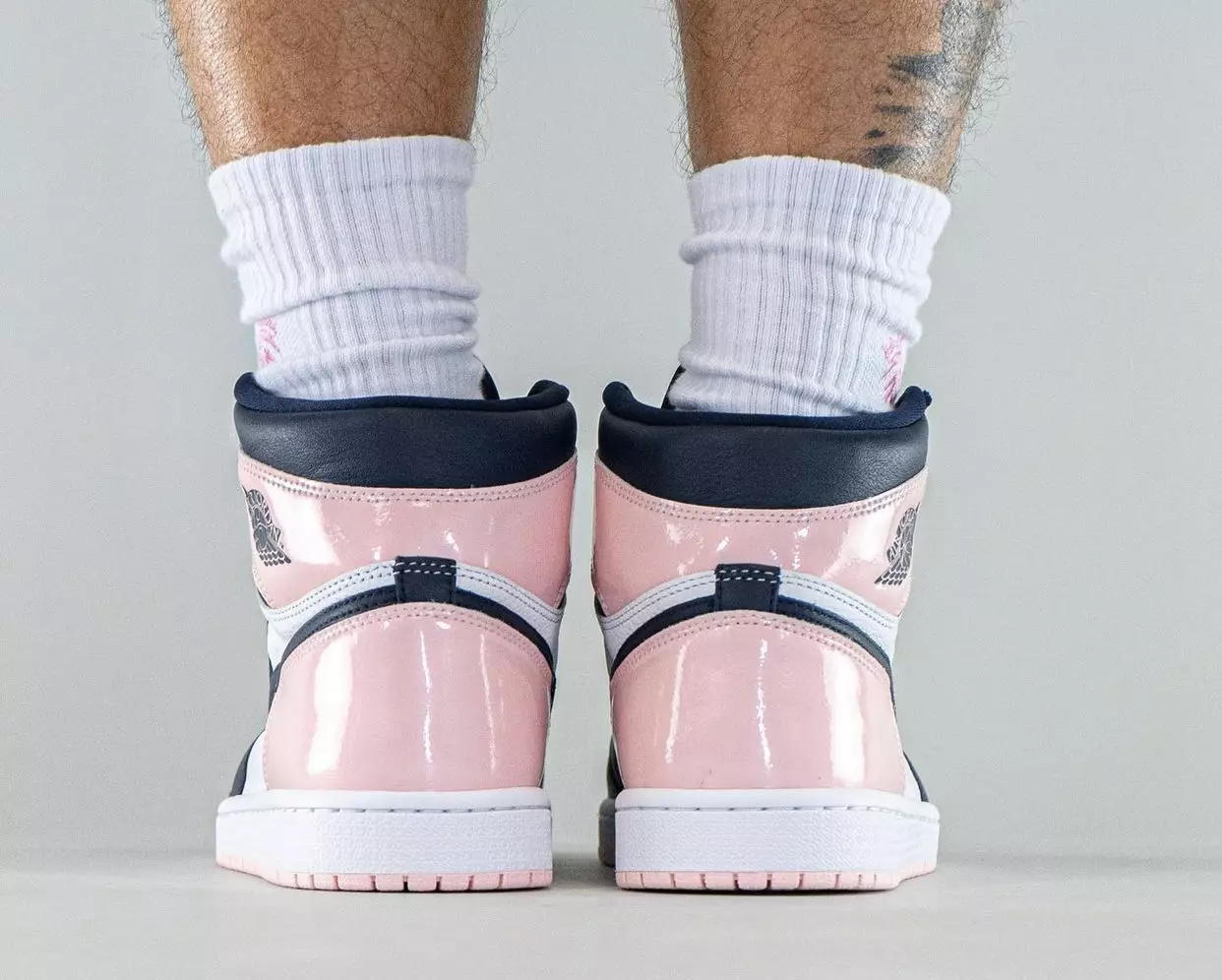 Air Jordan 1 Bubblegum Atmosphere DD9335-641 תאריך יציאה על הרגליים