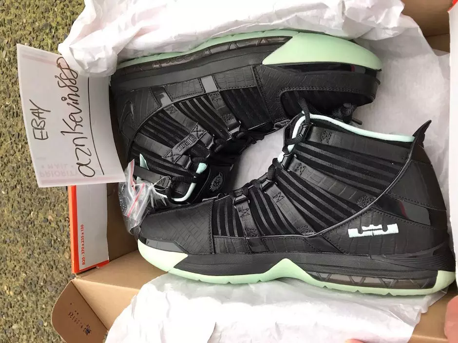 Nike LeBron 3 Glow in the Dark Retro-prøve