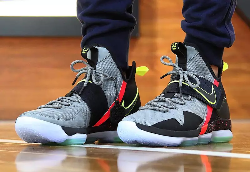 Nike LeBron 14 Out Of Nowhere מעלדונג טאָג