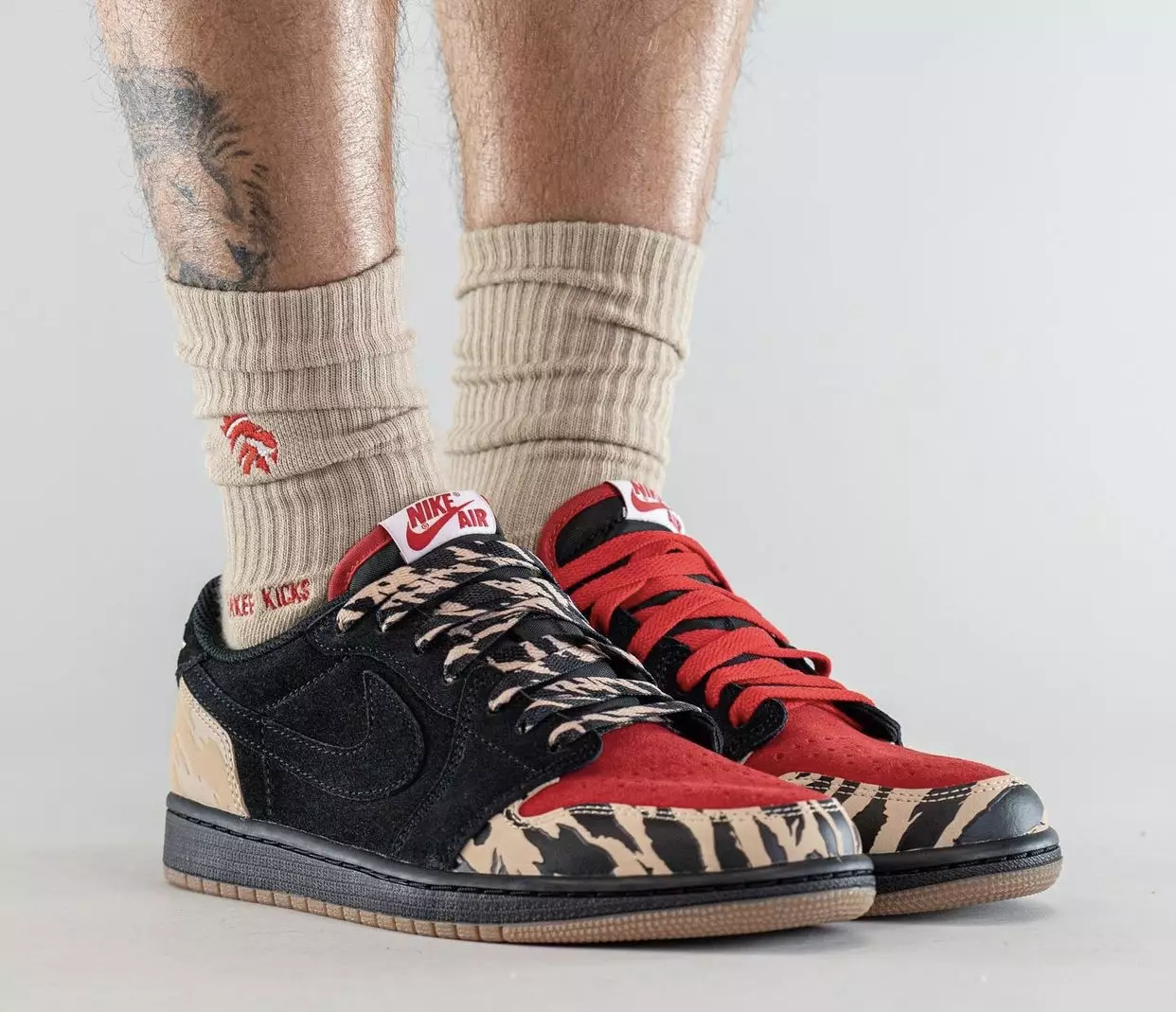 SoleFly Air Jordan 1 Low DN3400-001 Data lansării On-Feet