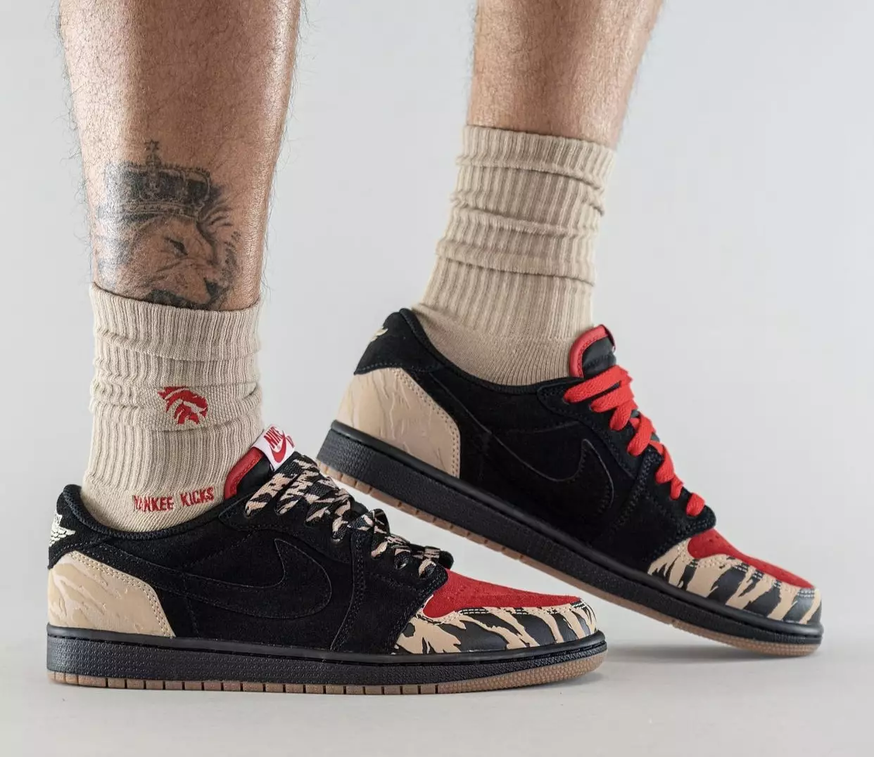 Дата выпуска SoleFly Air Jordan 1 Low DN3400-001 На ногах