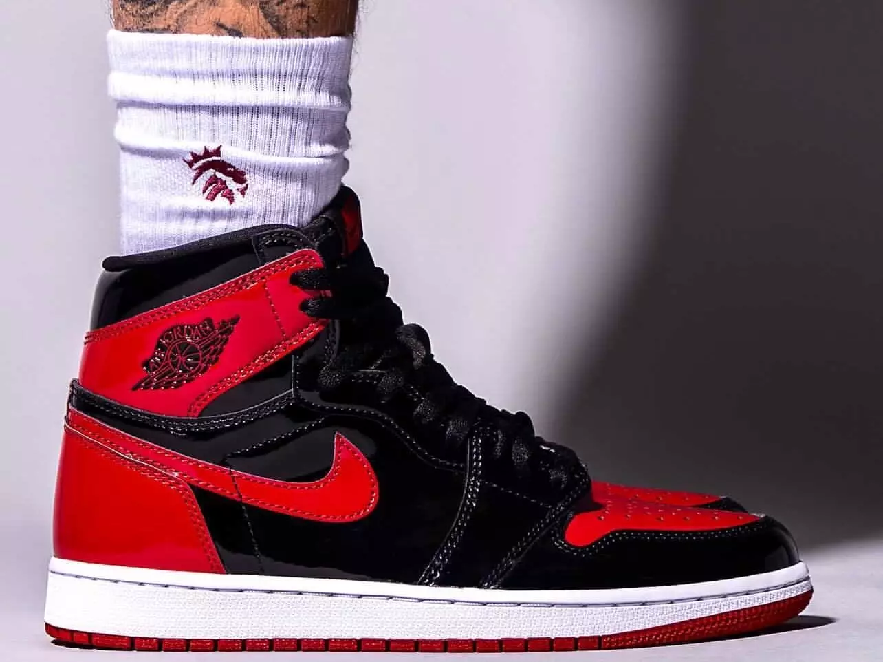 Ευρεσιτεχνία Air Jordan 1 Bred 555088-063 Ημερομηνία κυκλοφορίας On-Feet