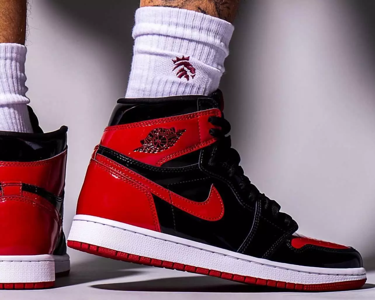 Air Jordan 1 Bred Patent 555088-063 Datum objave na nogama