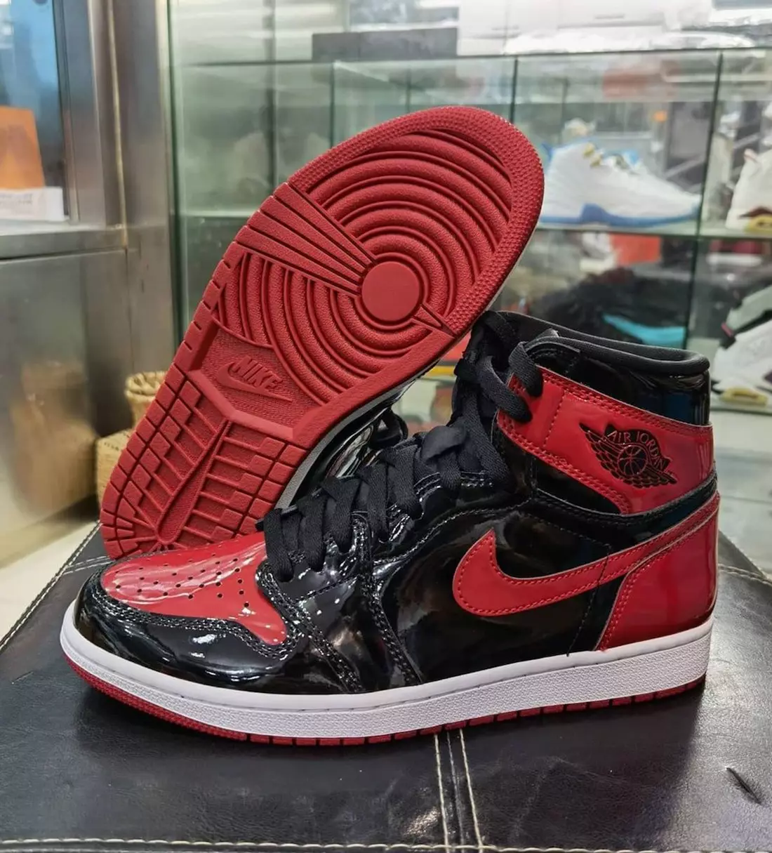 Air Jordan 1 High OG Bred Patent 555088-063 Datum objave