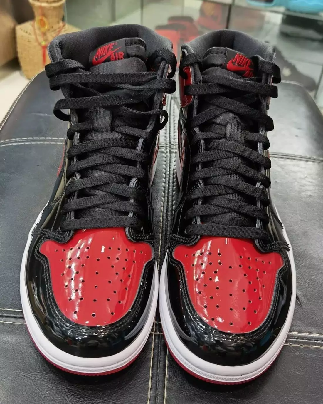 Air Jordan 1 High OG Bred արտոնագիր 555088-063 Թողարկման ամսաթիվ