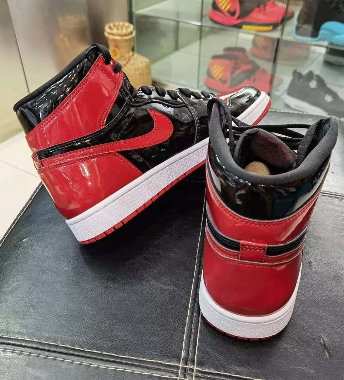 Air Jordan 1 High OG Bred արտոնագիր 555088-063 Թողարկման ամսաթիվ