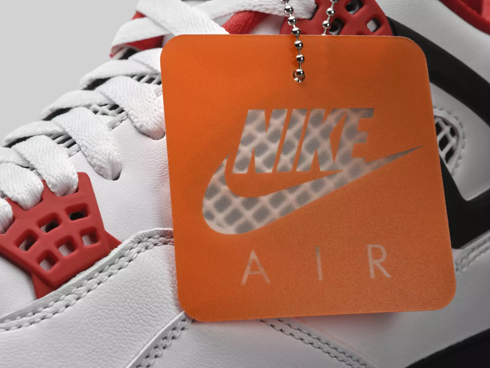 Цэны на дату выпуску Air Jordan 4 Retro Fire Red DC7770-160