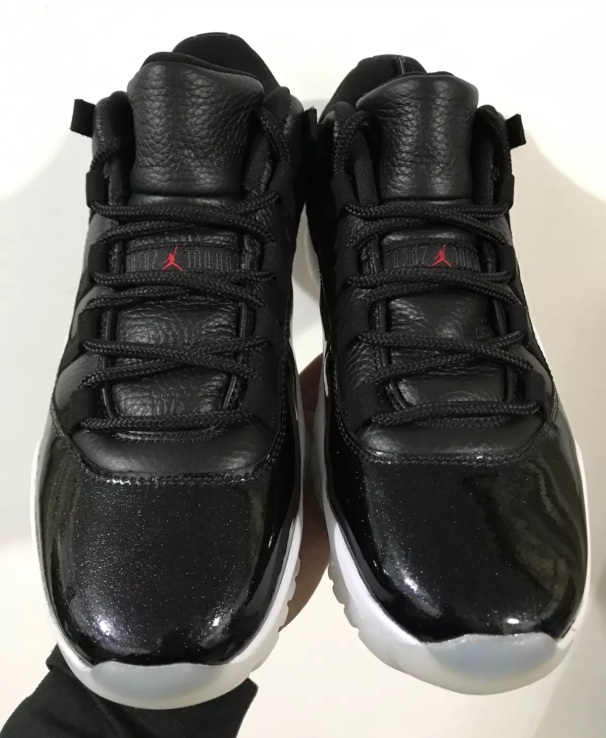 Air Jordan 11 Low 72-10 AV2187-001 Julkaisupäivä käsissä