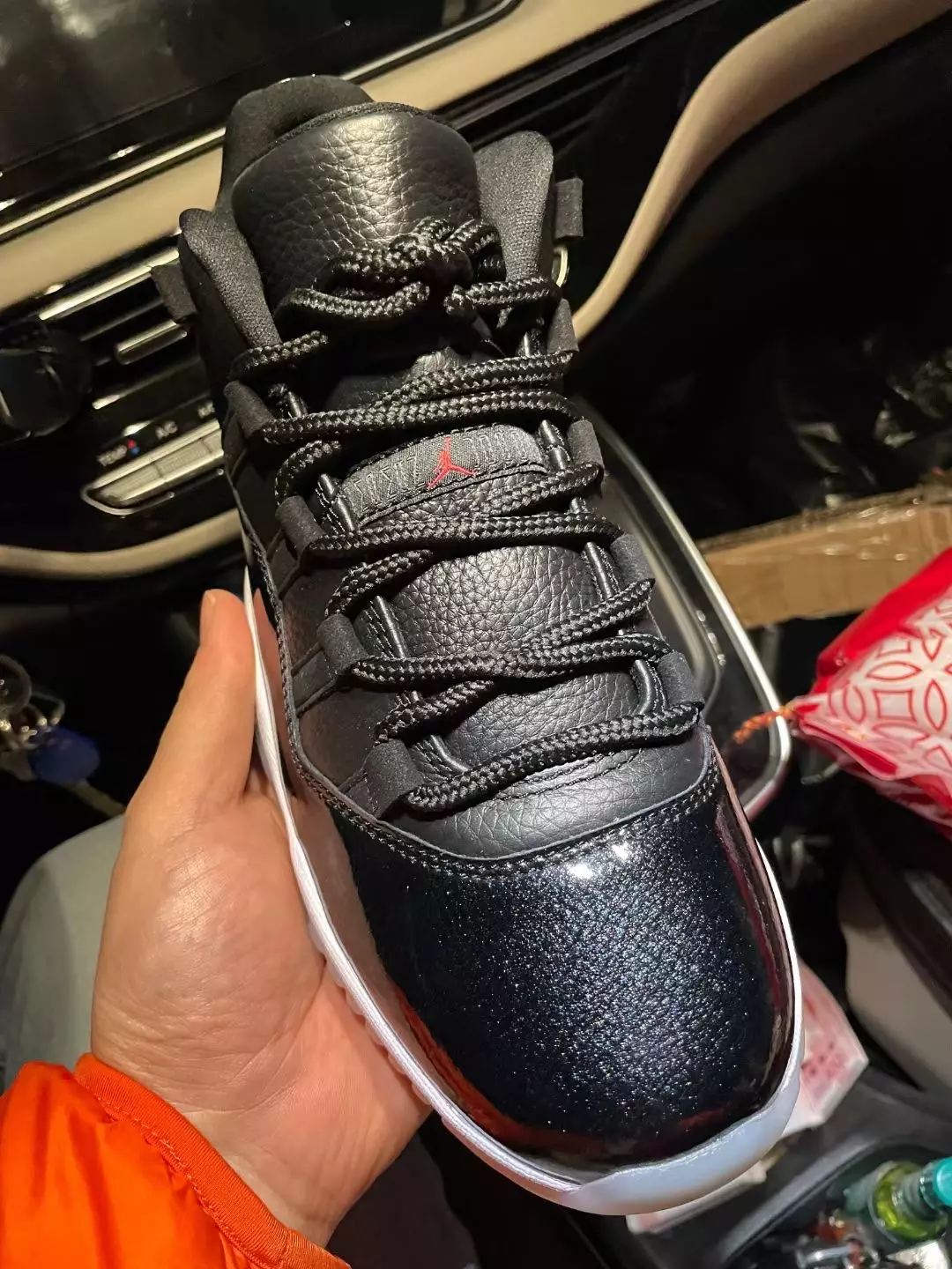 Air Jordan 11 Low 72-10 AV2187-001 Датум на издавање