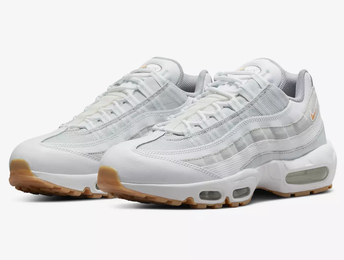 Nike Air Max 95 kemur í hreinum platínu með heitum karrýhreim