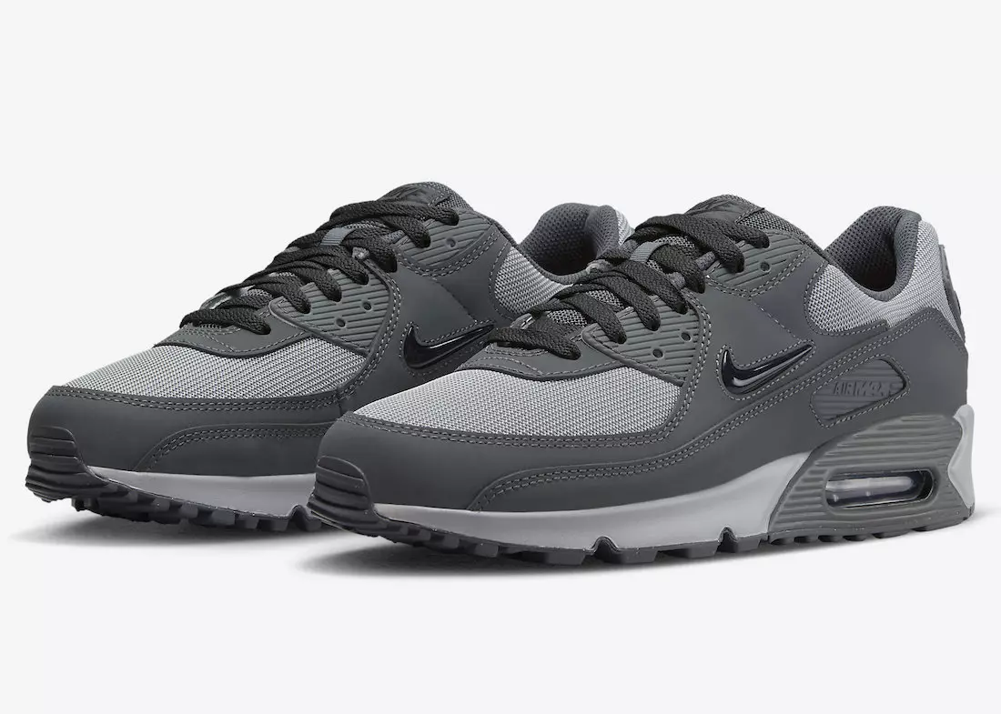 Boz rəngli Nike Air Max 90 Jewel Yolda