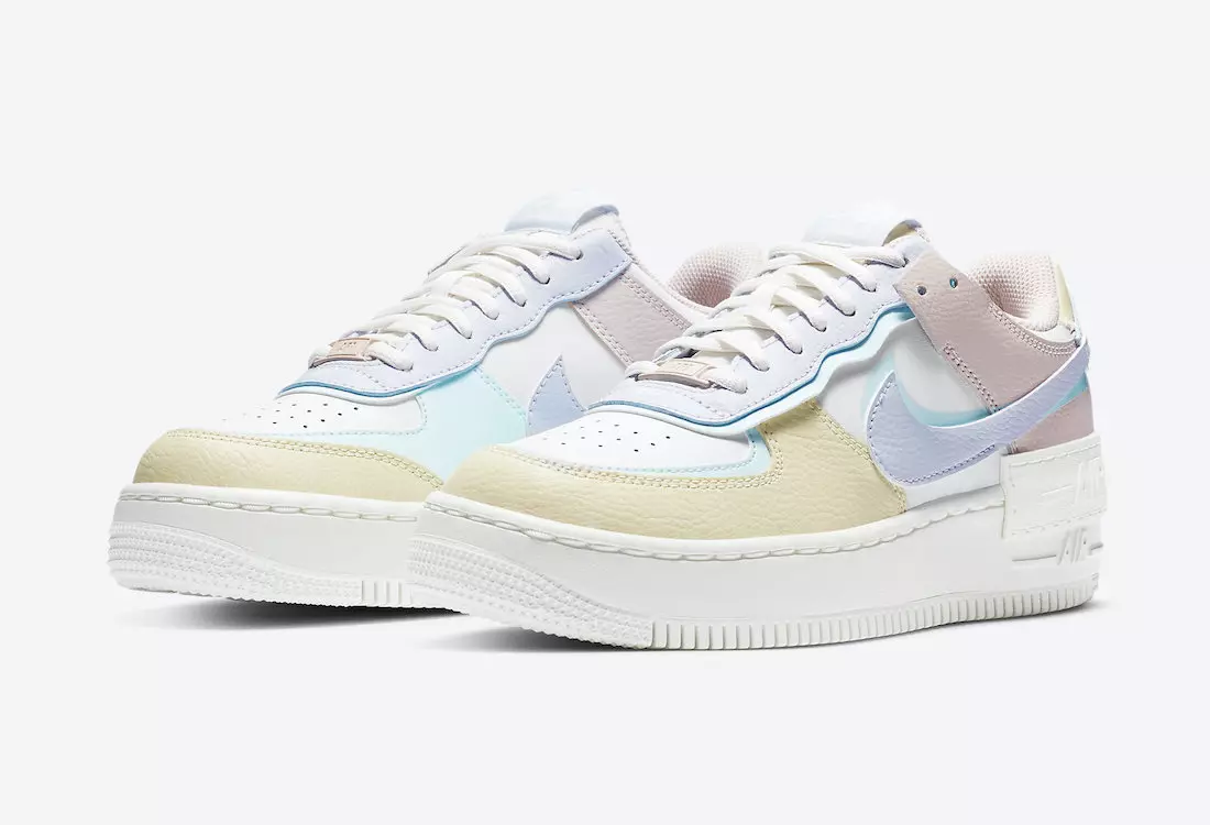 Nike Air Force 1 vari, mis on kaetud lihavõttepastellidega