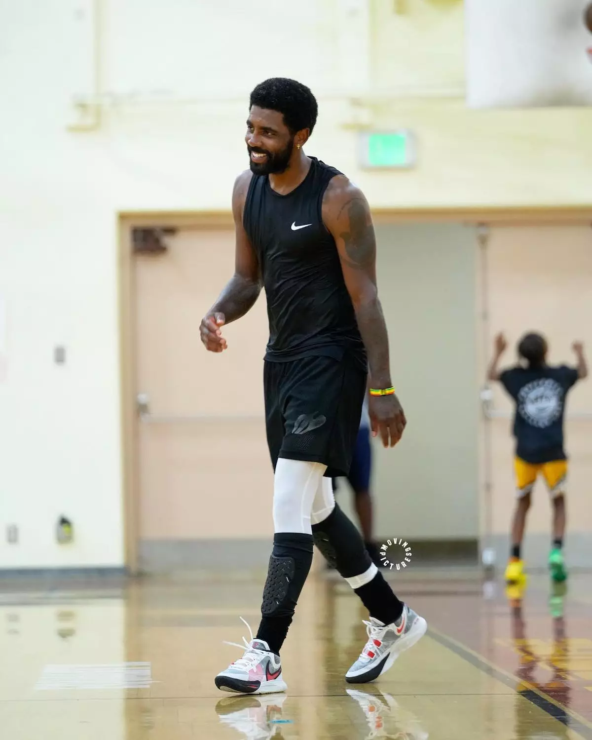 Kyrie Irving Дата на издаване на Nike Kyrie 8 DJ6017-100